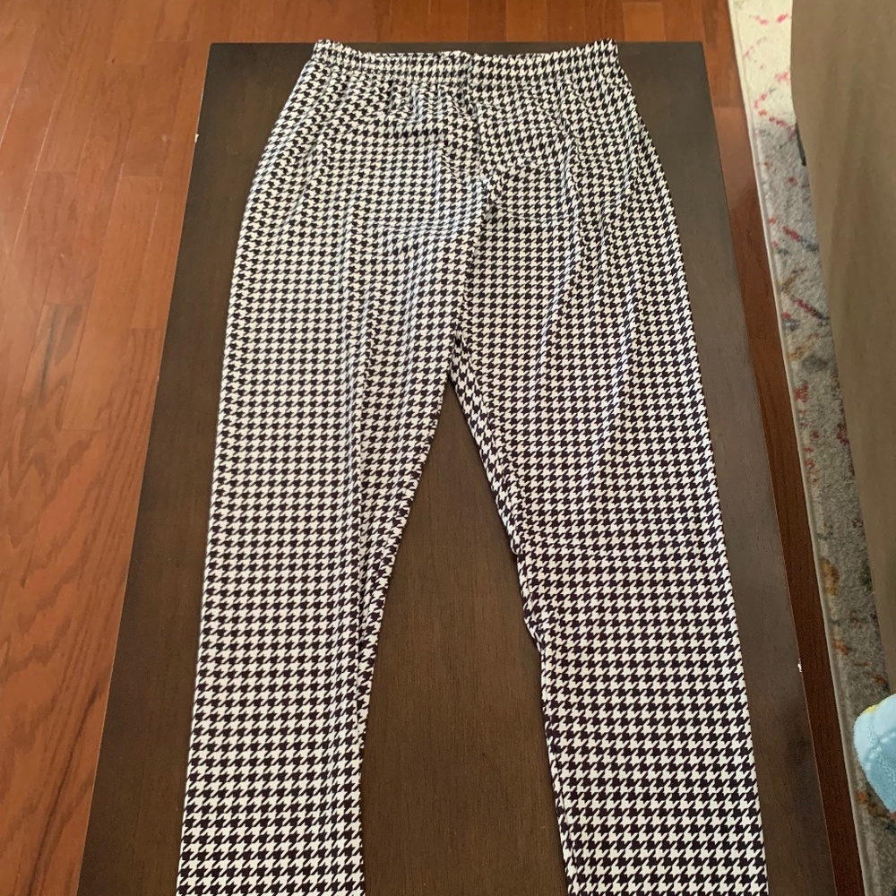 Black and white leggings